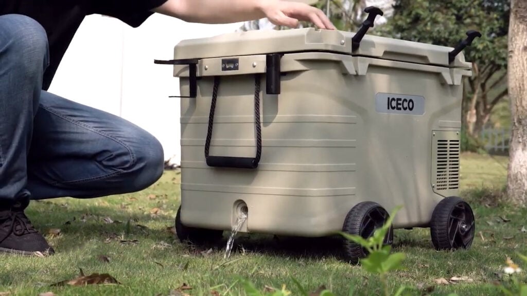 drain plug and wheels on a 3-in-1 cooler