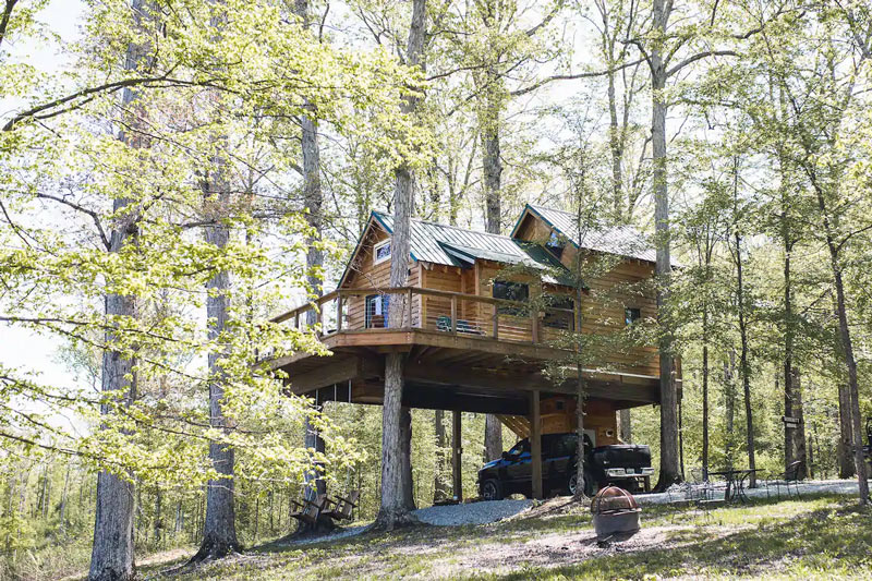 glamping in a tennessee treehouse rental