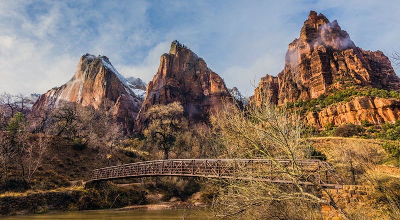 photo of footbridge across the virgin river at the grotto trailhead for angel's landing hike