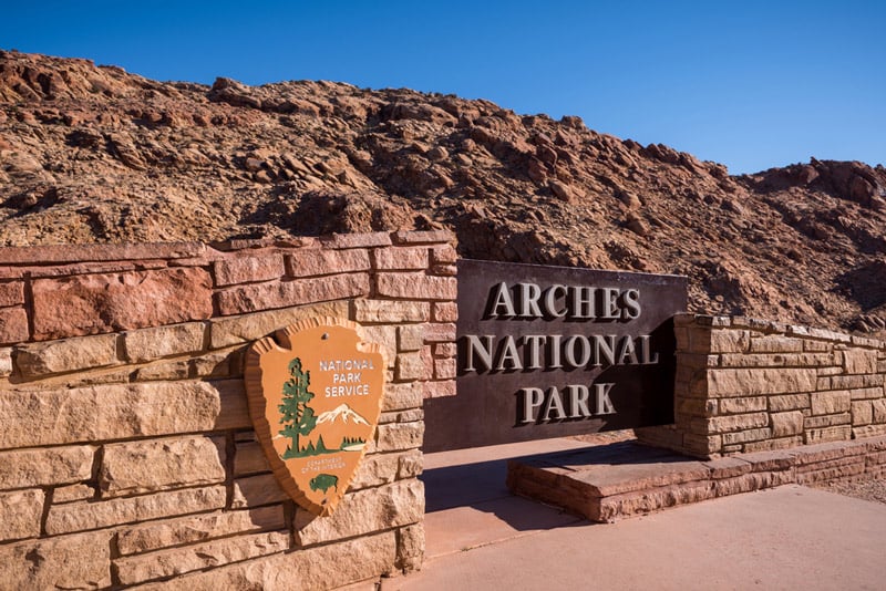 arches national park entrance sign