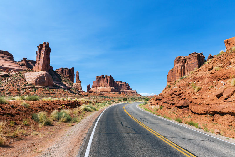 scenic drive road in arches national park