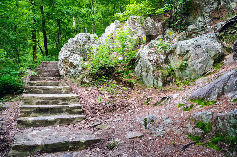 hiking trail in hot springs national park arkansas