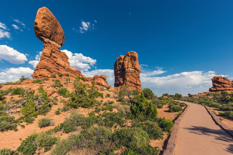 balanced rock trail in arches national park