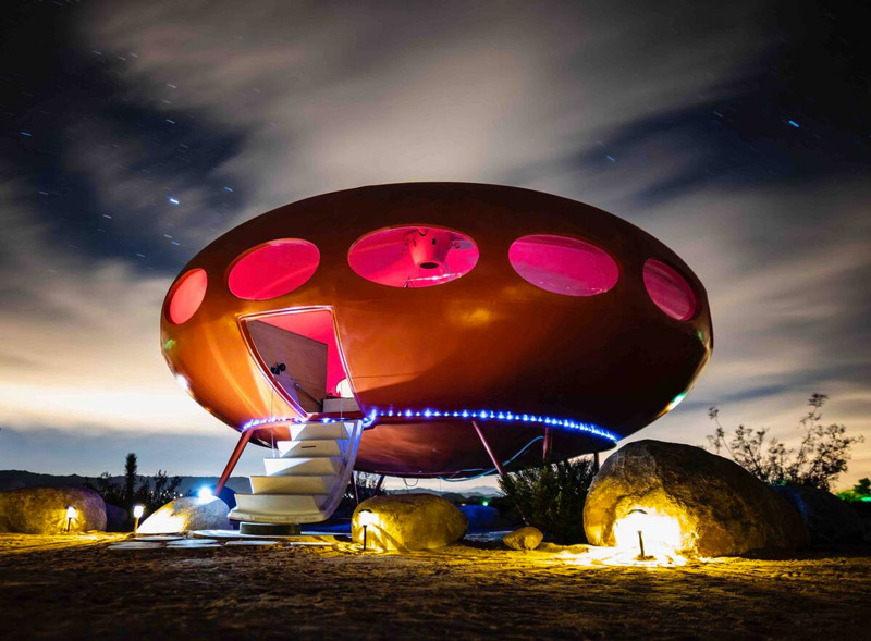 glamping in a space ship in the california desert near joshua tree