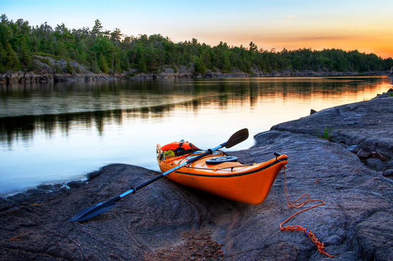 paddling a kayak vs paddling a canoe