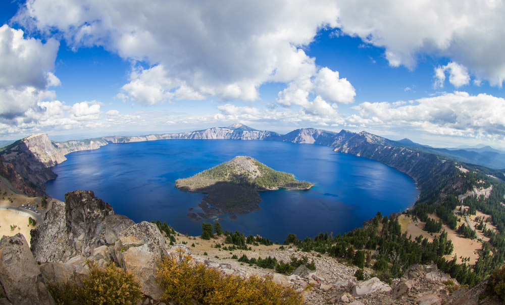 crater lake national park in oregon