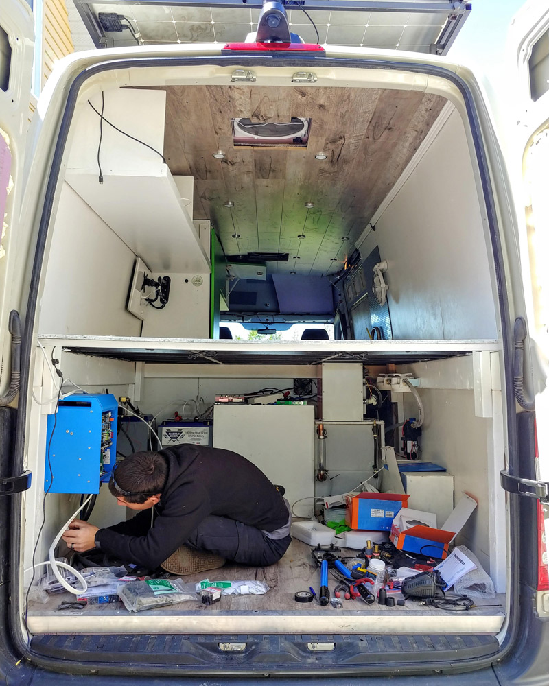 installing a diy camper van solar panel electric system