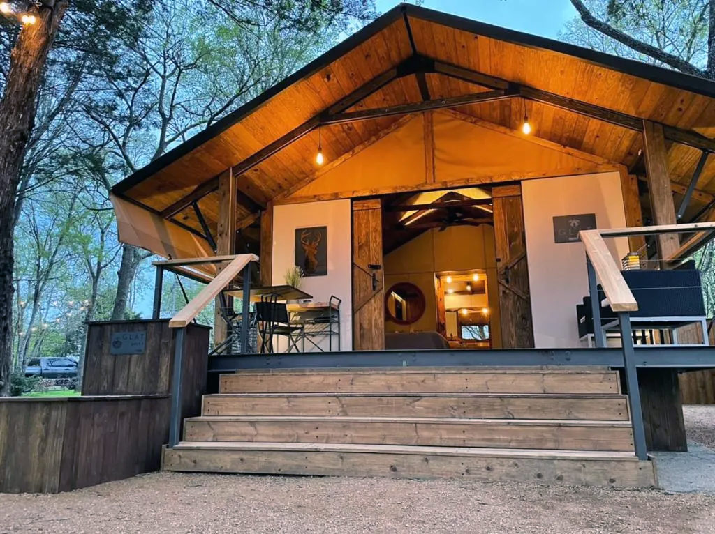 glamping in a lake front cabin in texas