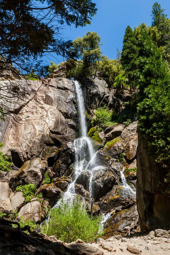 hiking to grizzly falls in kings canyon national park