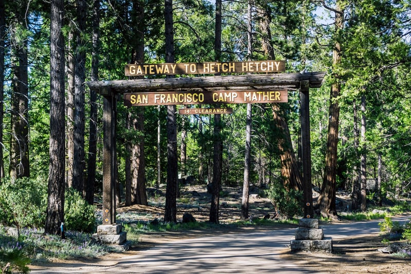 hetch hetchy entrance in yosemite national park