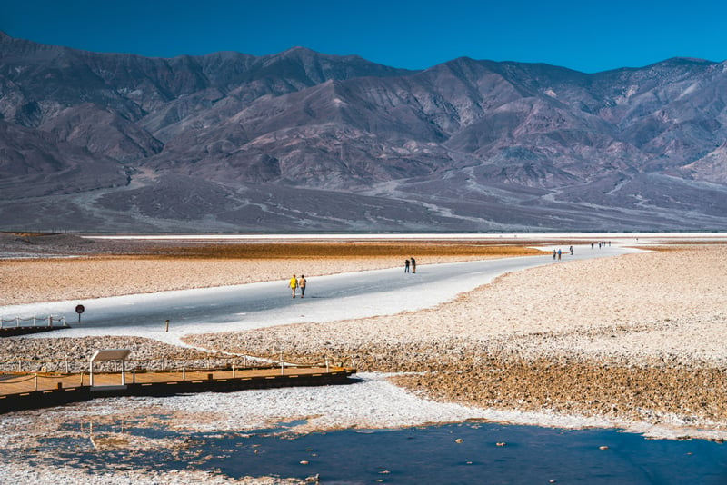 hiking badwater basin in death valley national park