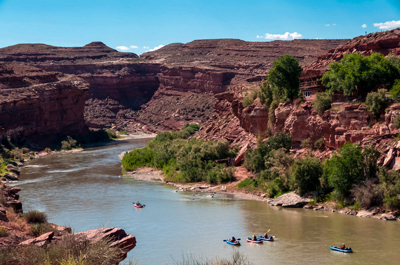 kayaking through lees ferry in the glen canyon national recreation area