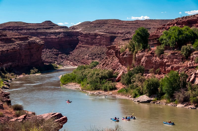 kayaking through lees ferry in the glen canyon national recreation area