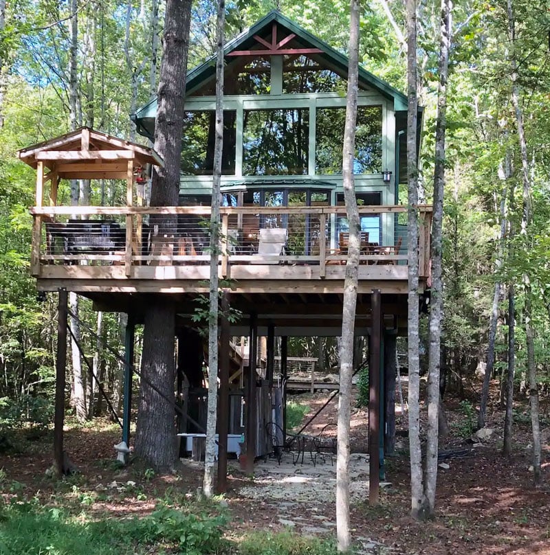 luxury treehouse rental in tennessee