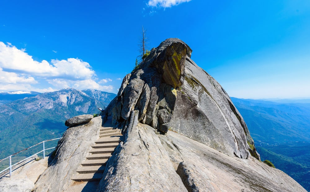 hike and climb moro rock in sequoia national park california