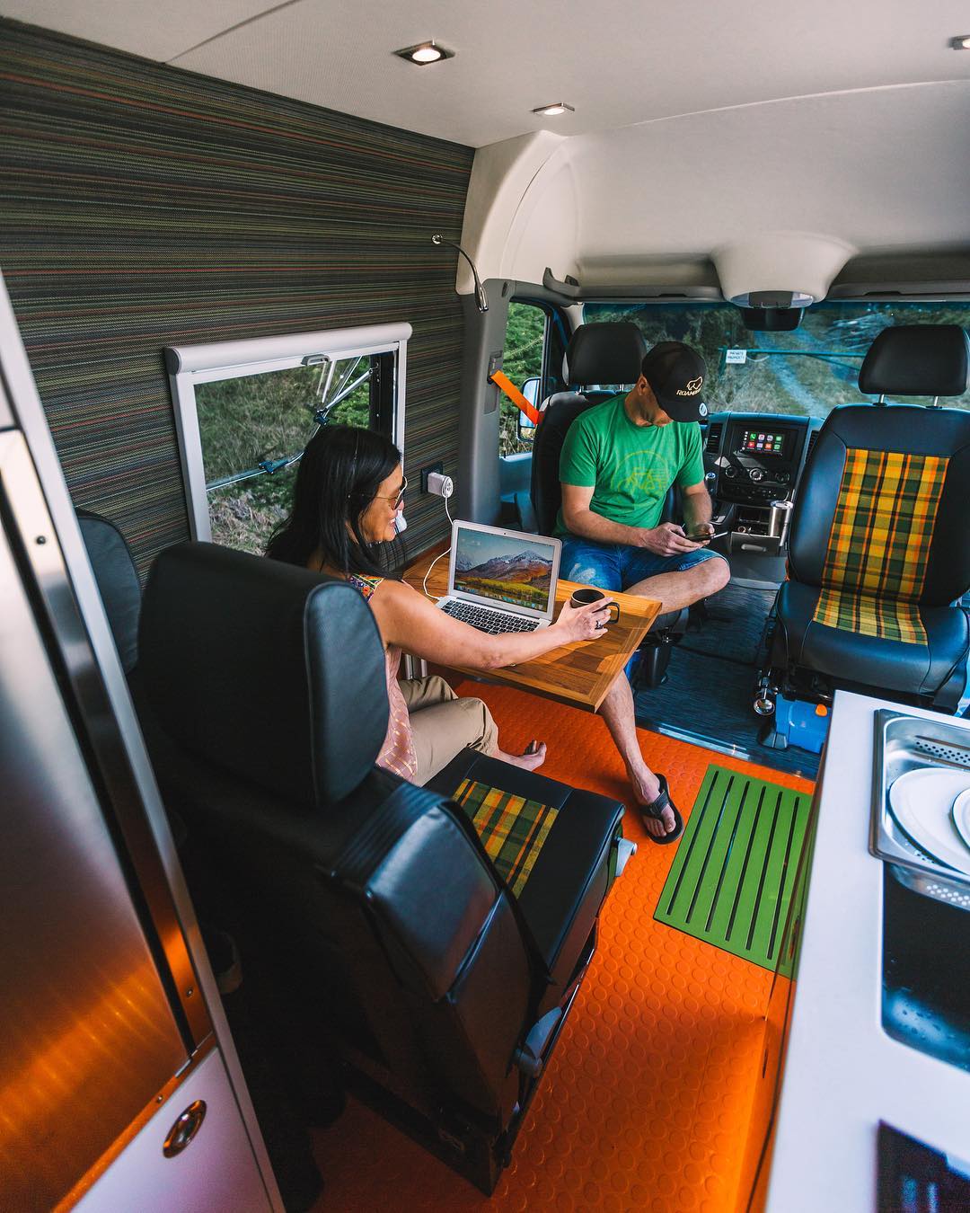 getting internet on the road and working as a digital nomad in a campervan conversion or RV