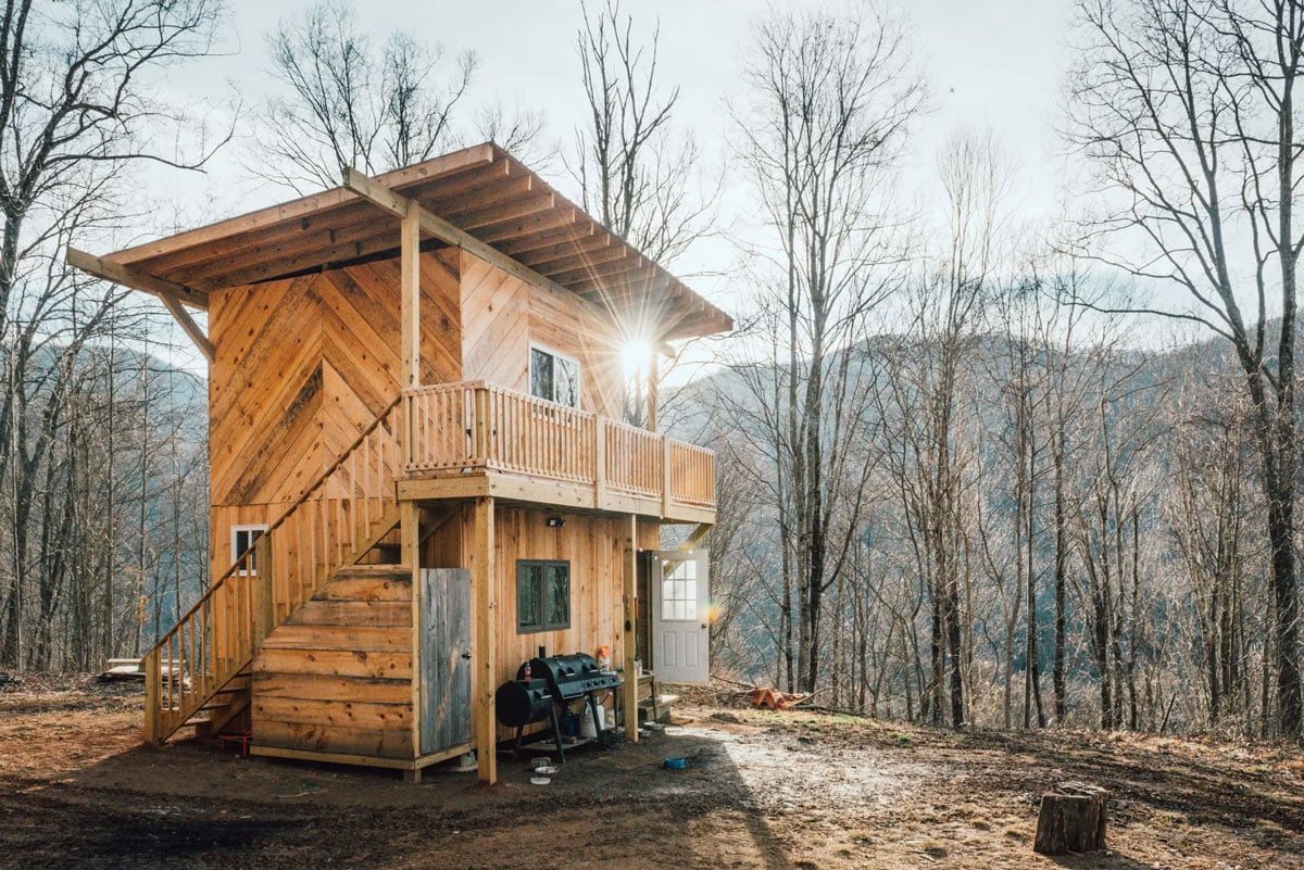 glamping in a treehouse cabin in the north carolina mountains near the blue ridge parkway