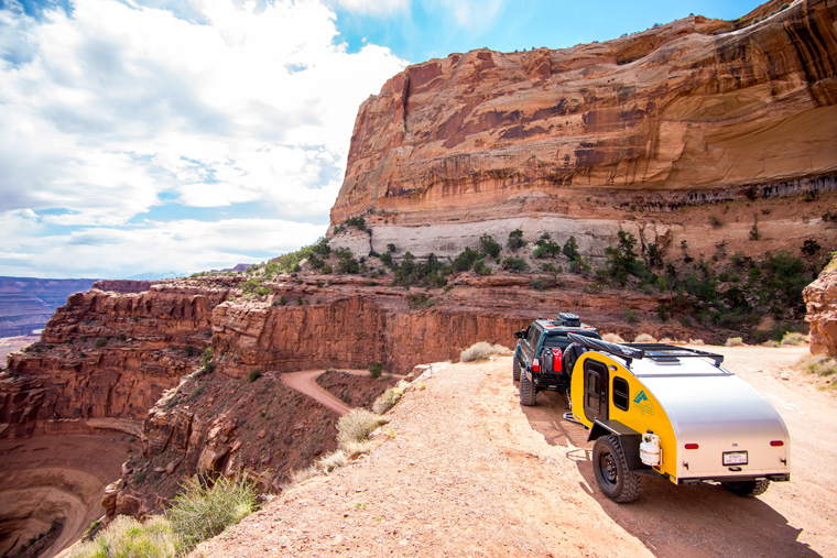 Off road teardrop camper trailer