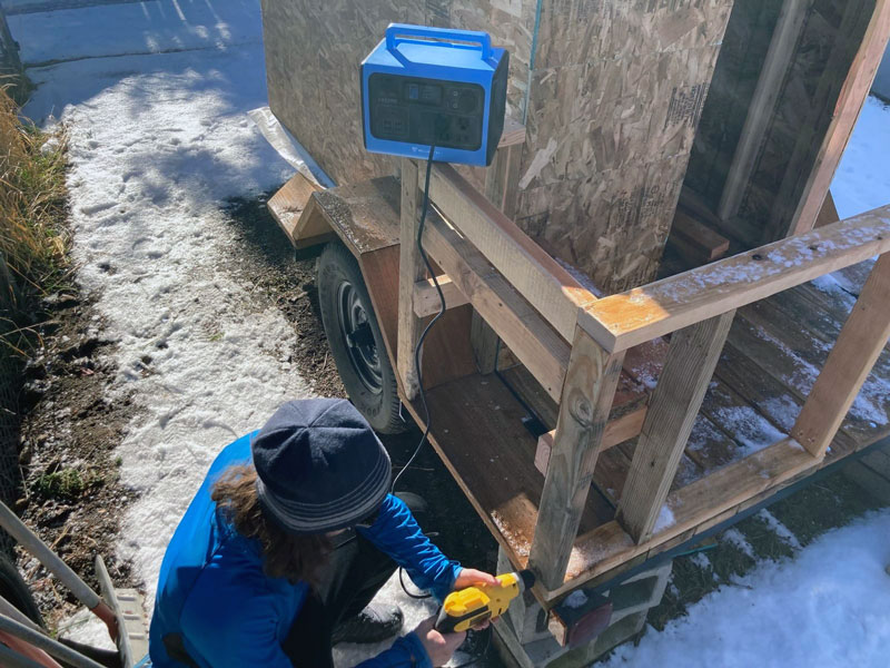 using power tools with the bluetti solar generator