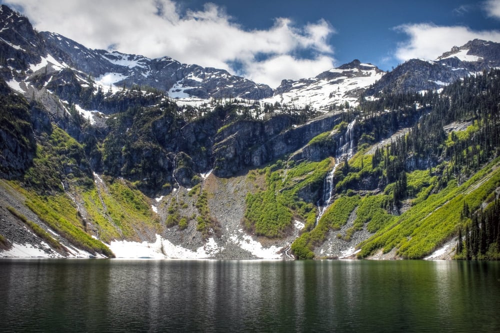 rainy lake in north cascades national park