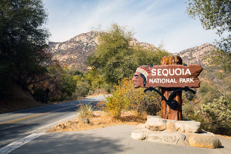 entrance to sequoia national park in california