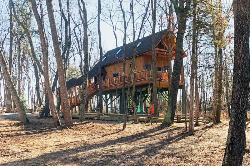 treehouse for a luxury camping rental in shenandoah virginia