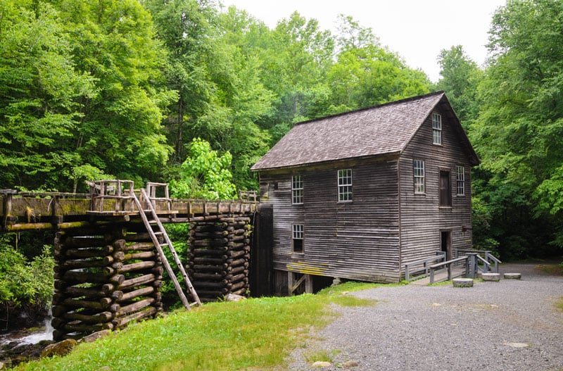 historic cabin in the great smoky mountains national park