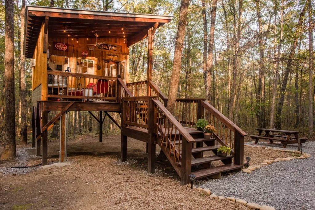 romantic glamping getaway in a Tennessee treehouse rental