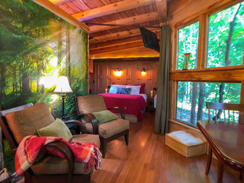 glamping in a tennessee treehouse rental