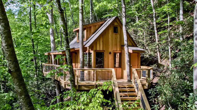 renting a treehouse cabin for glamping in tennessee