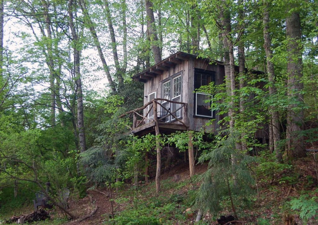 renting a treehouse cabin for a glamping getaway in the north carolina mountains