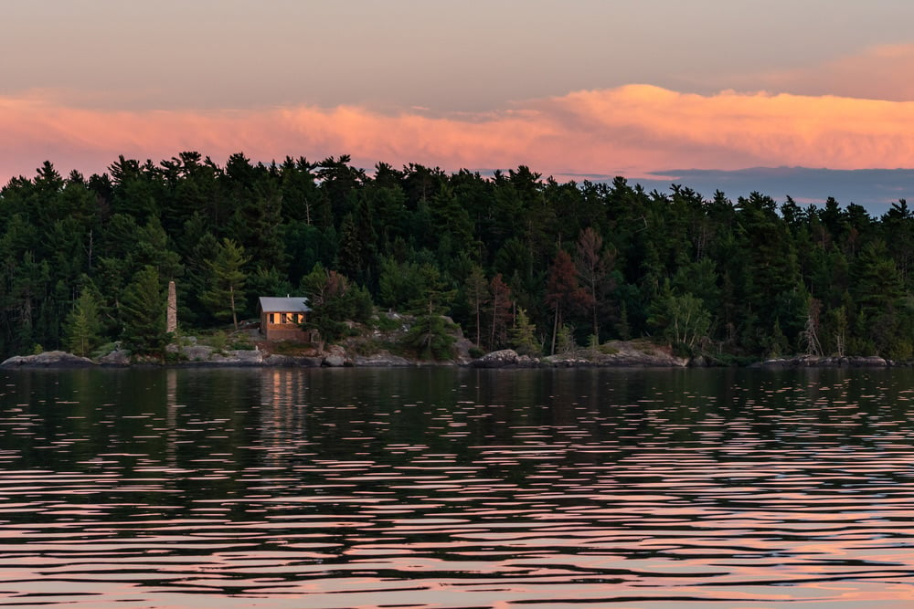 cabin on rainy lake at voyageurs national park in minnesota