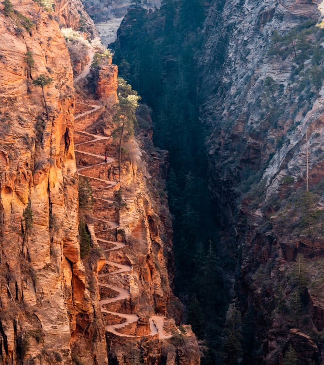 picture of walters wiggles switchbacks in zion national park on the angels landing hike