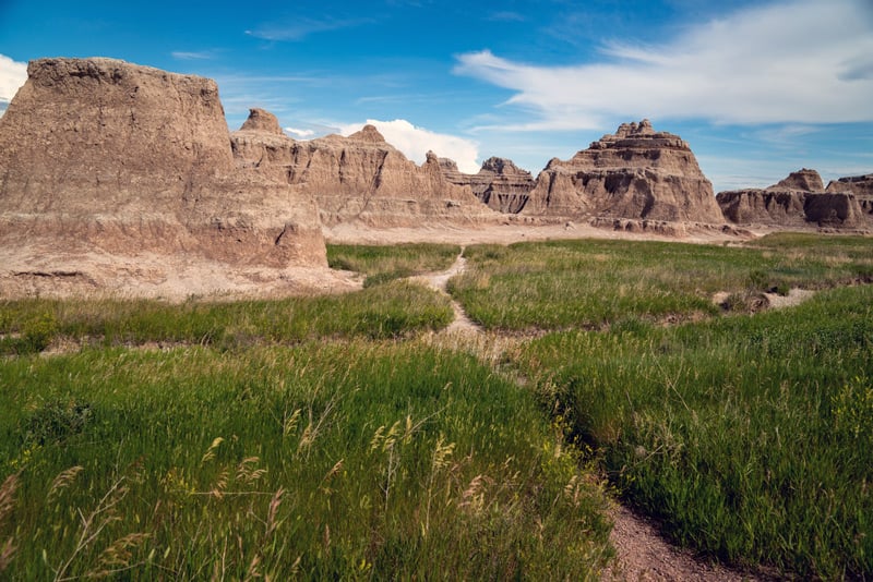 window and door trail hikes in badlands national park