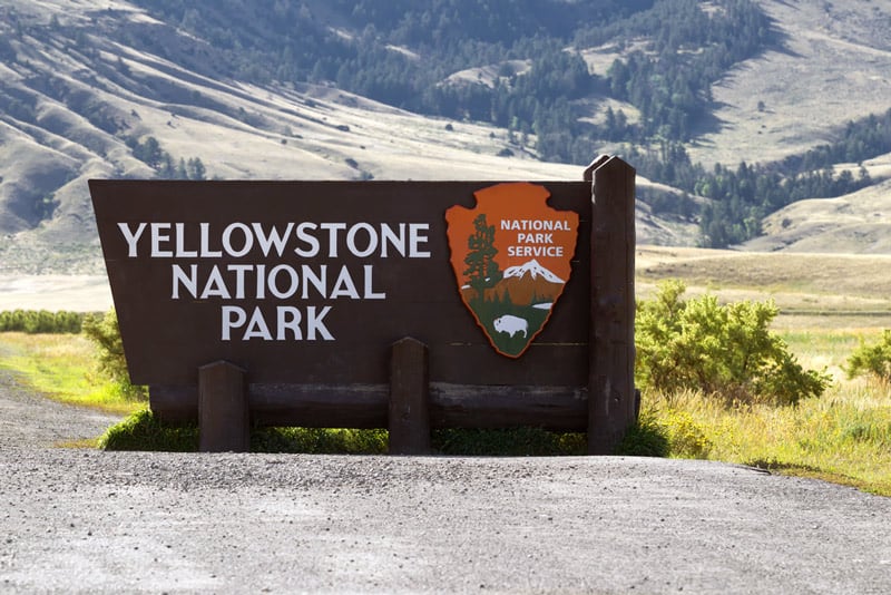 entrance to yellowstone national park