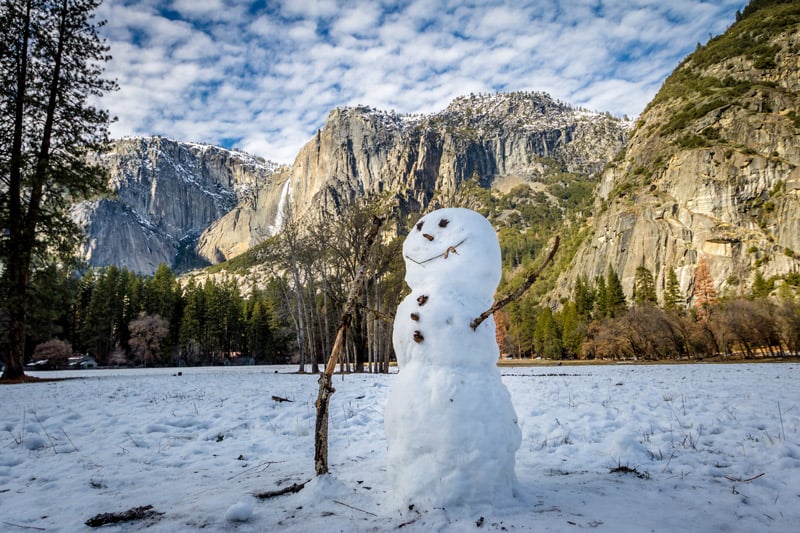 building a snowman in yosemite in winter